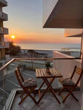 DAMAR Infinity Beach and Pool Mamaia- private parking